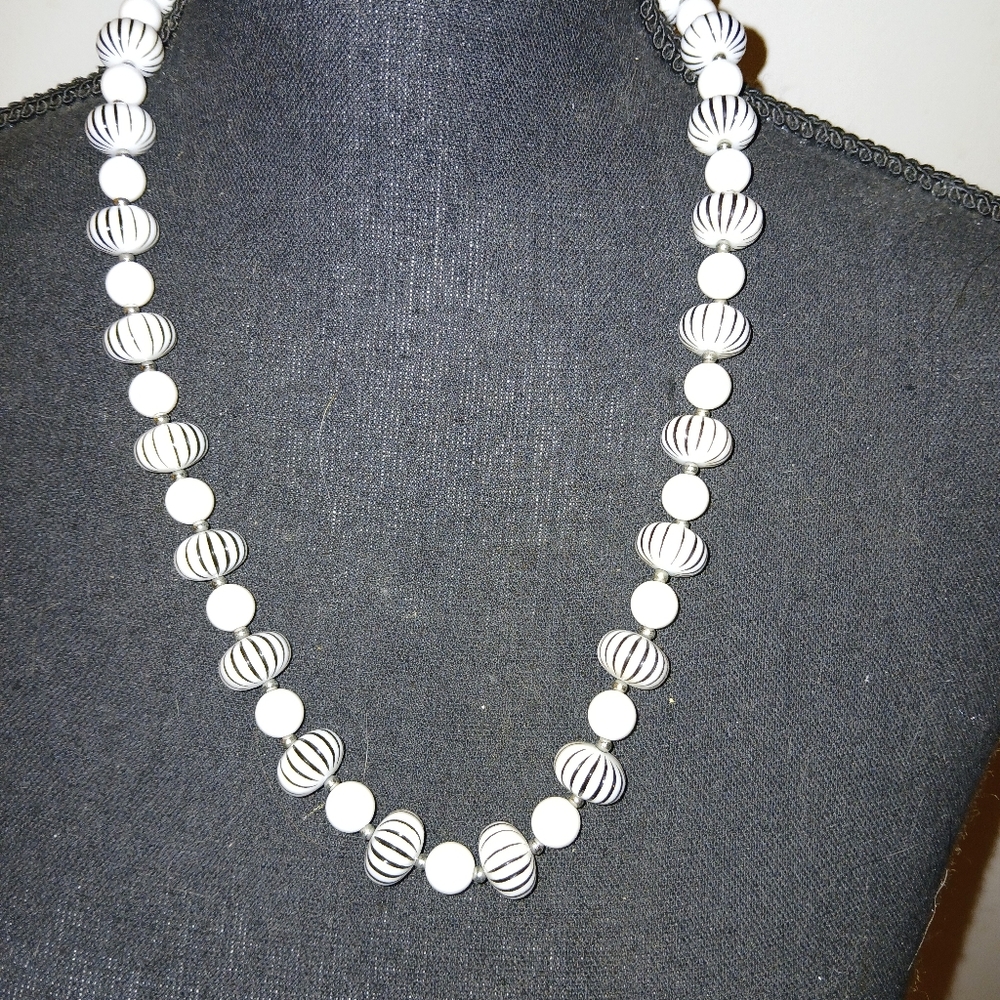 Vintage 90' SPLATTER PAINT White Black Necklace 18" S2 111
